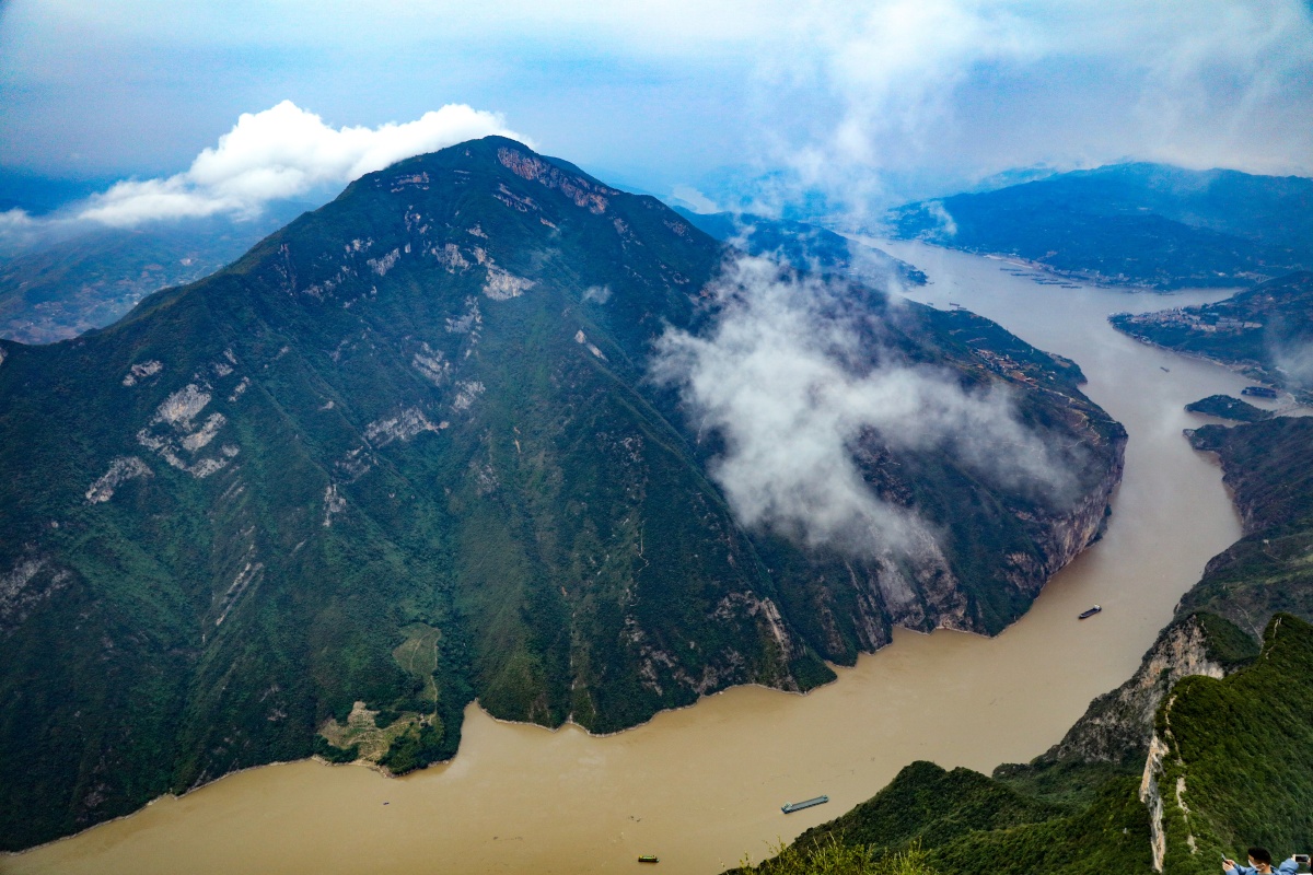 三峡之巅景区如空中鸟瞰瞿塘峡夔门天下雄尽收眼底白帝城如一叶扁舟