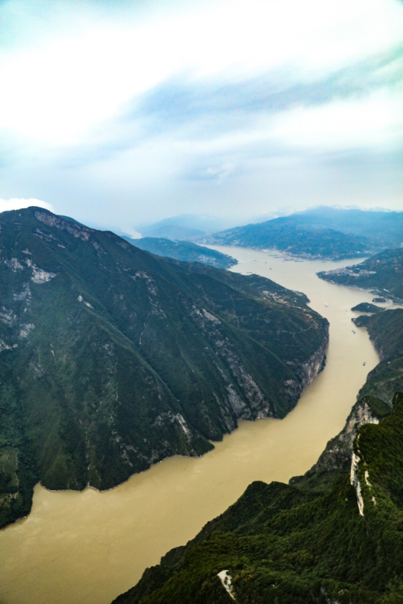 三峡之巅景区如空中鸟瞰瞿塘峡夔门天下雄尽收眼底白帝城如一叶扁舟