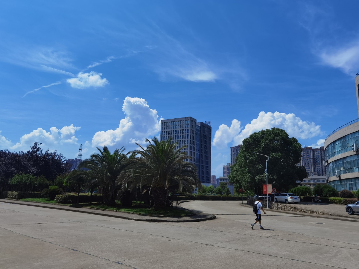 爱就像蓝天白云晴空万里