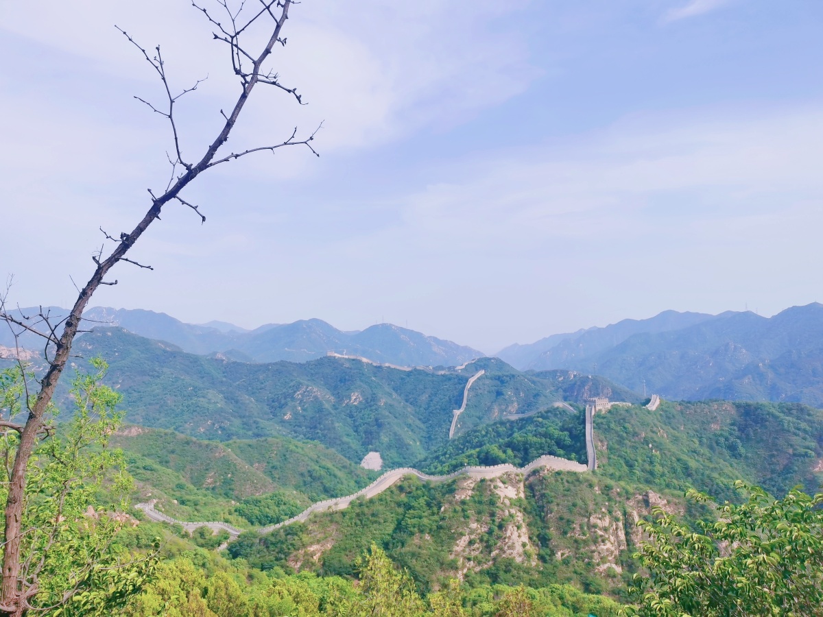 万里长城值得一句江山秀丽叠彩峰岭