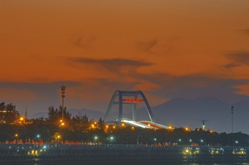 372922
