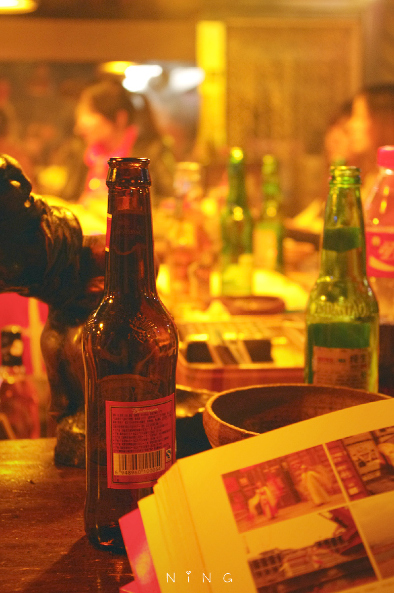 看的尽车水马龙,万家灯火,看不尽灯红酒绿,世态炎凉