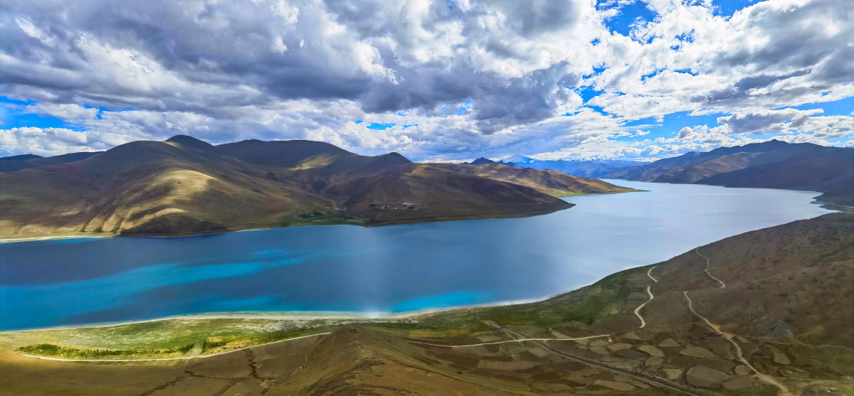 羊卓雍错湖全景