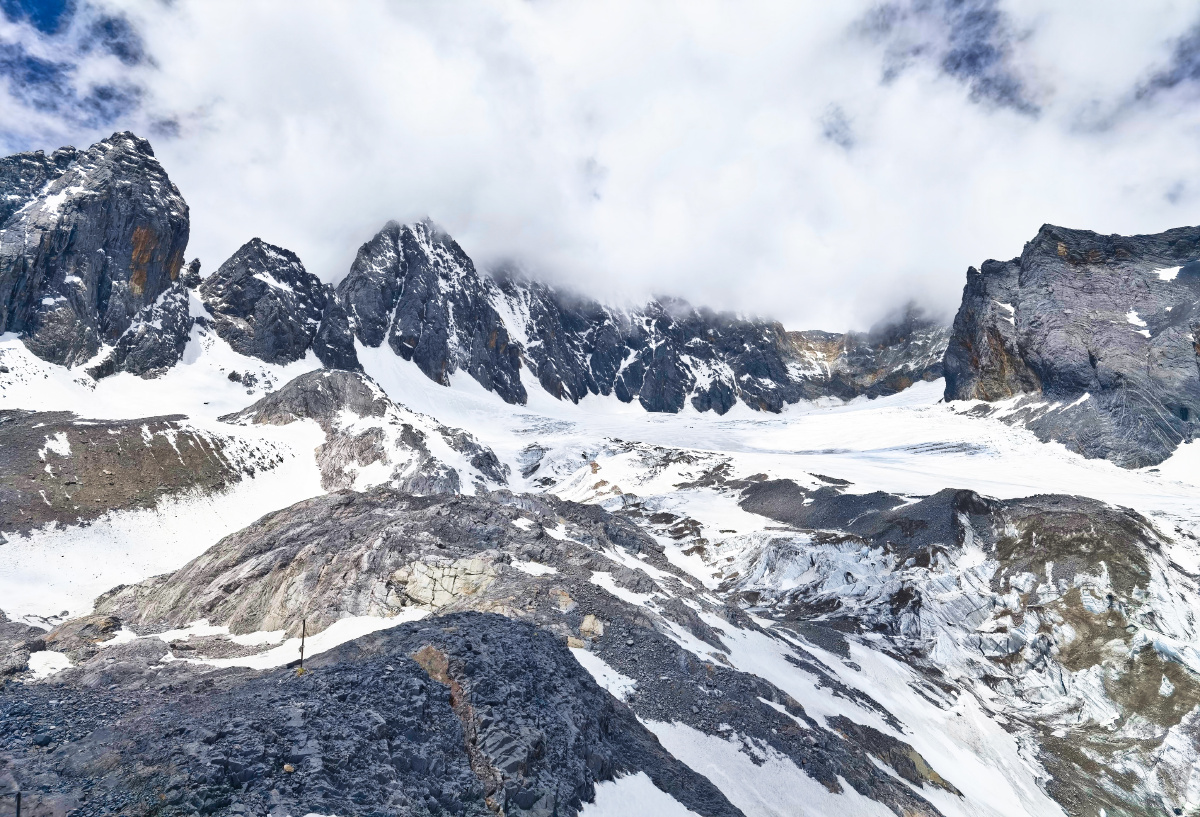 玉龙雪山山顶