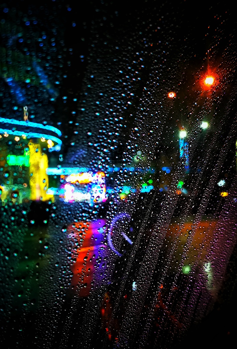 清明假期下了一整天的雨放上之前拍的雨夜分享心情