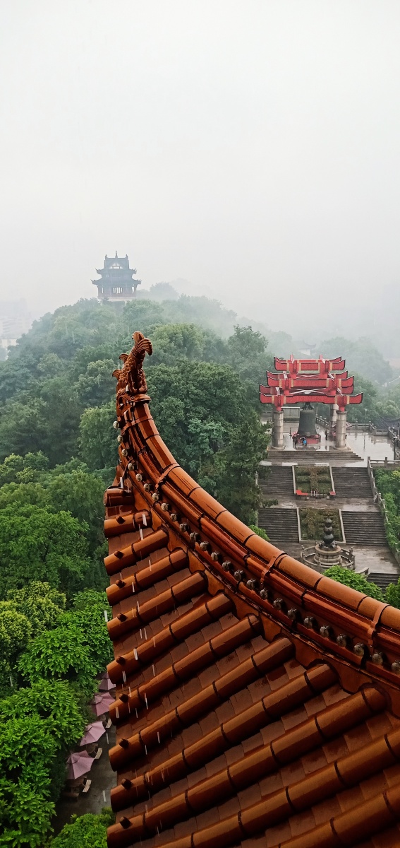 山外青山楼外楼黄鹤楼外远景