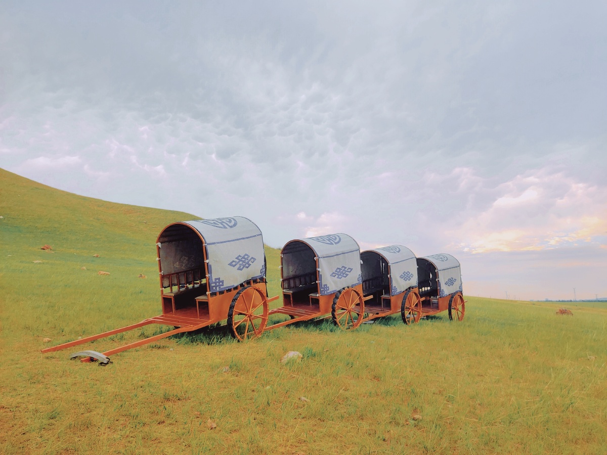 蒙古元素勒勒车及蒙古包