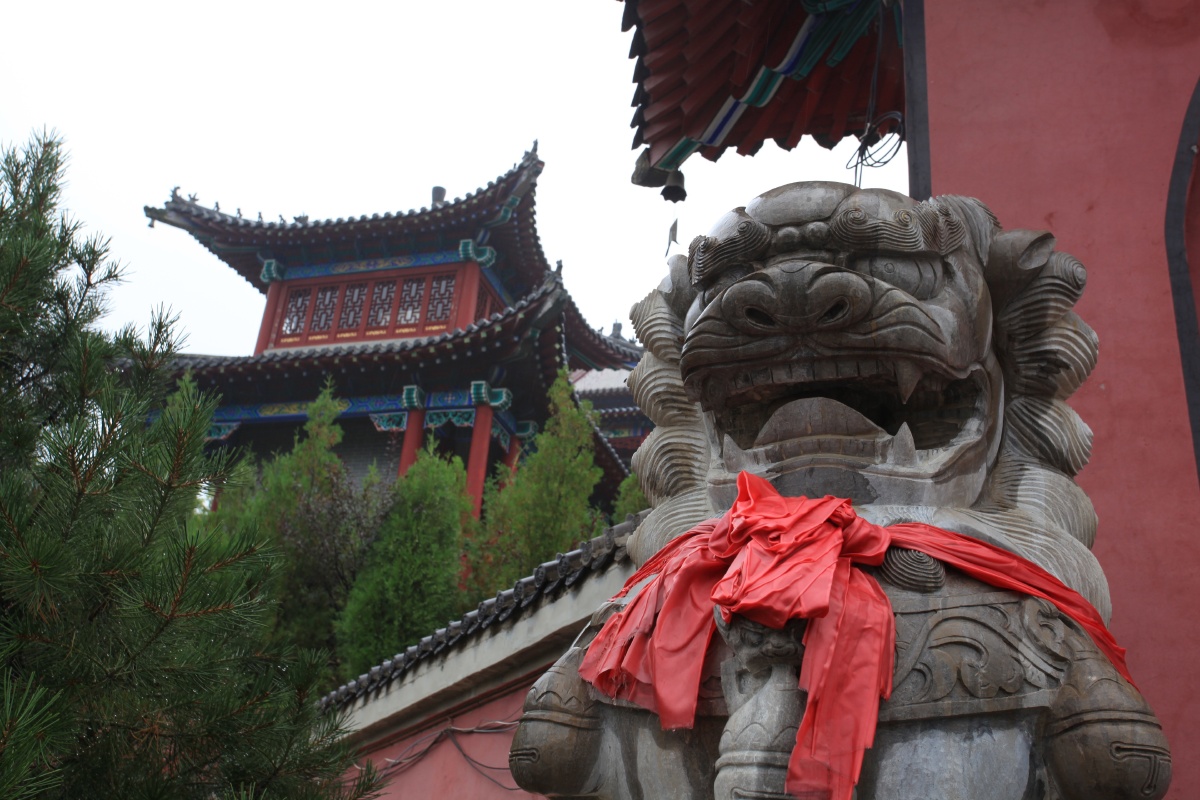 月牙寺～在济南市的南部山区,有一个美丽而神秘的山村叫核桃园村.