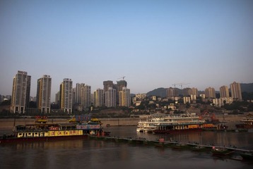 朝天门的对岸