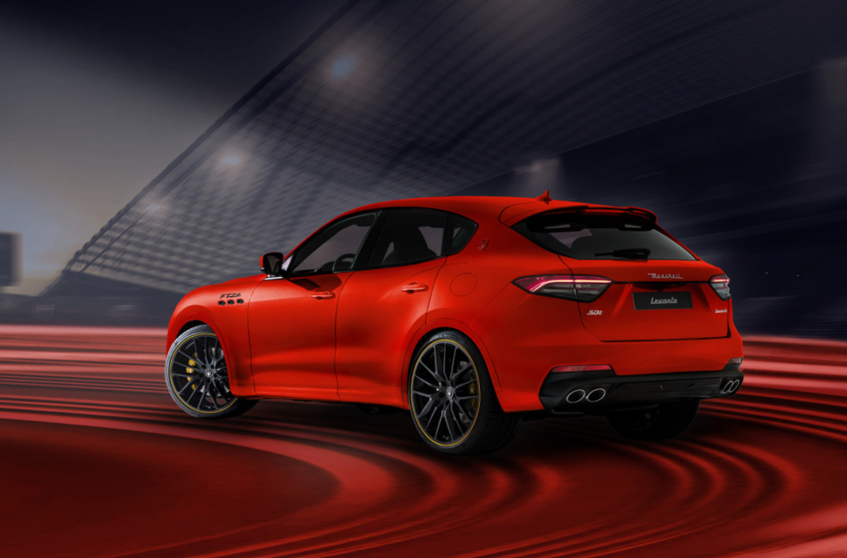 红色的小汽车真漂亮