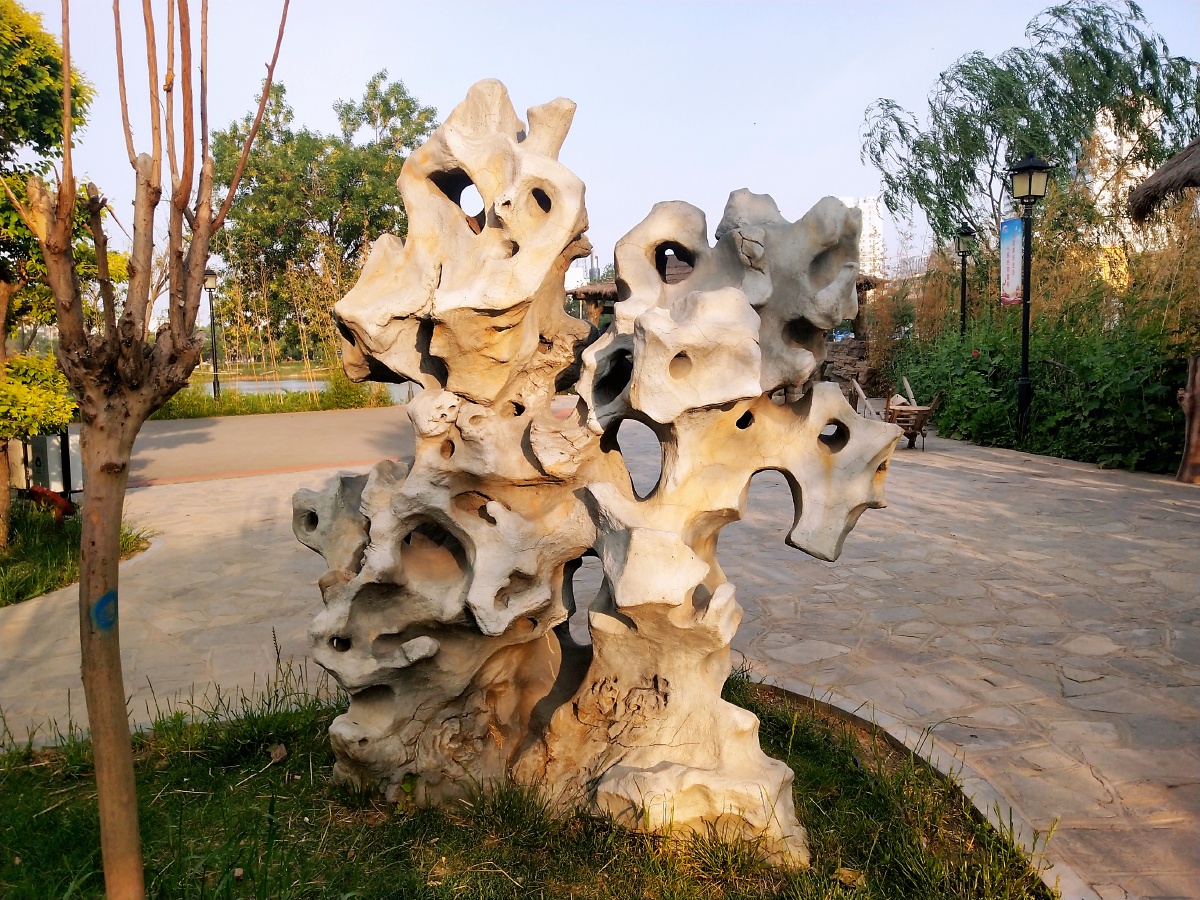 公园美丽风景区假山石造型名种各样