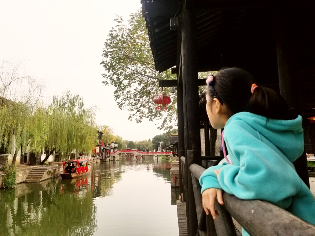 江南,小姑娘,水乡,摇橹船,阴天,背影,薄荷绿,垂柳