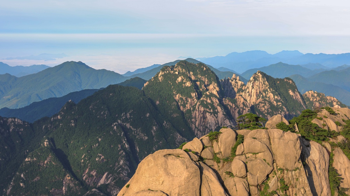 黄山山峰各有特色