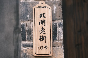 114031