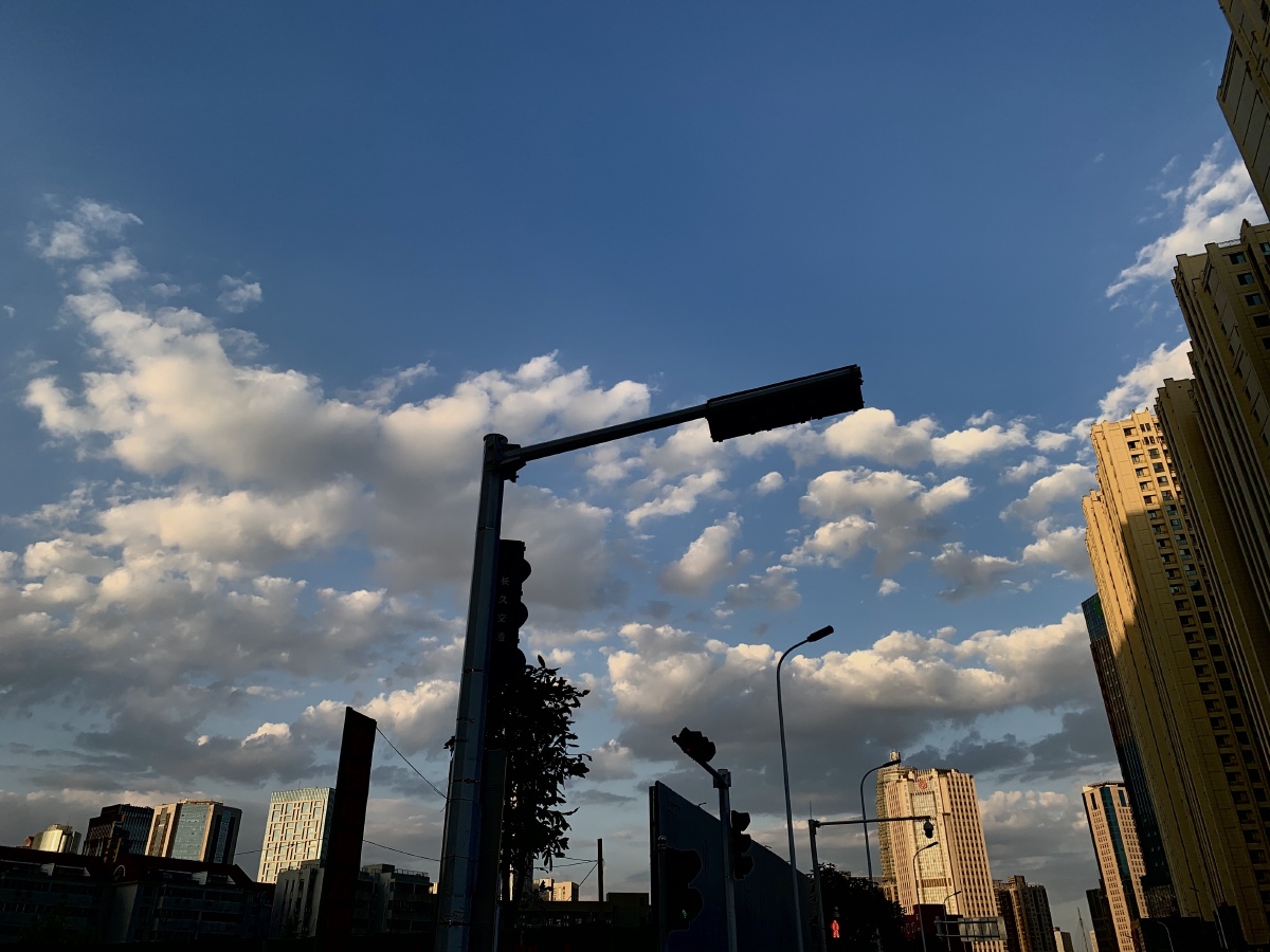 城市下午四点半的天空郑州