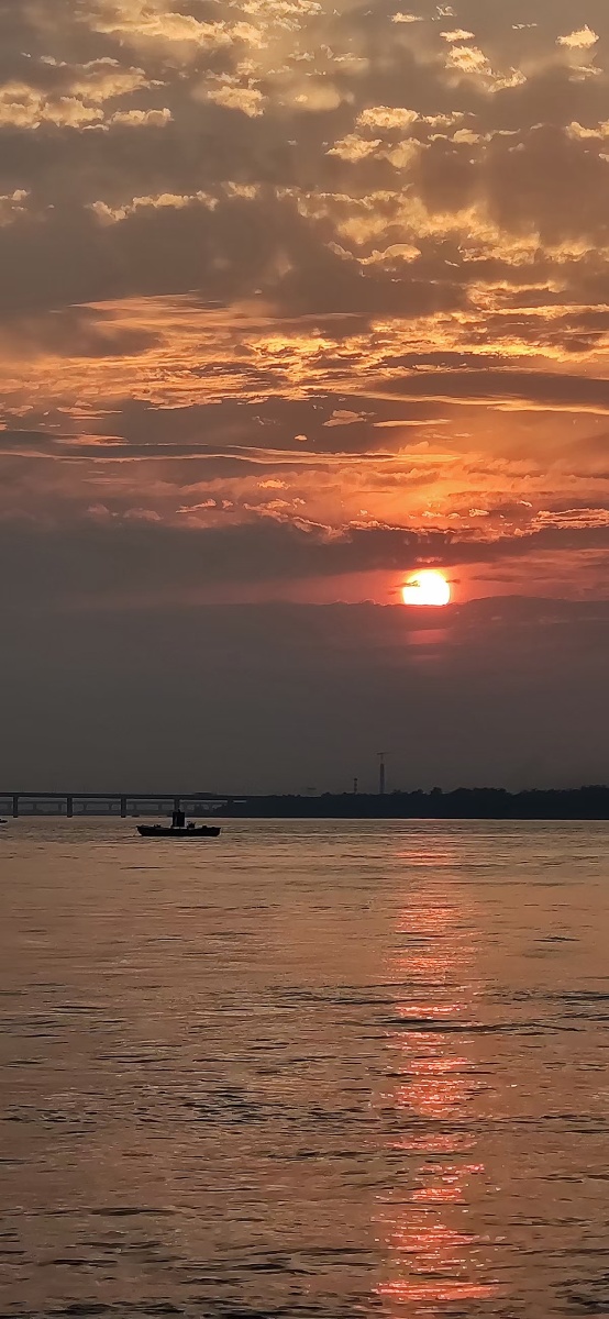 雅博渡口的等待 - 图虫
