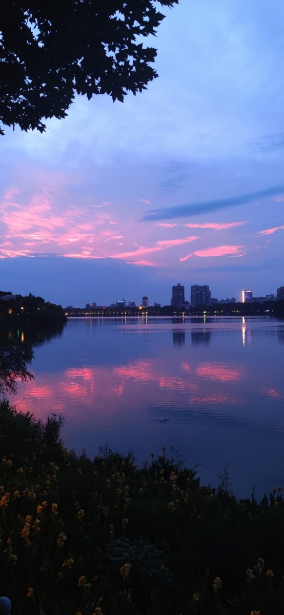 雅博渡口的等待 - 图虫