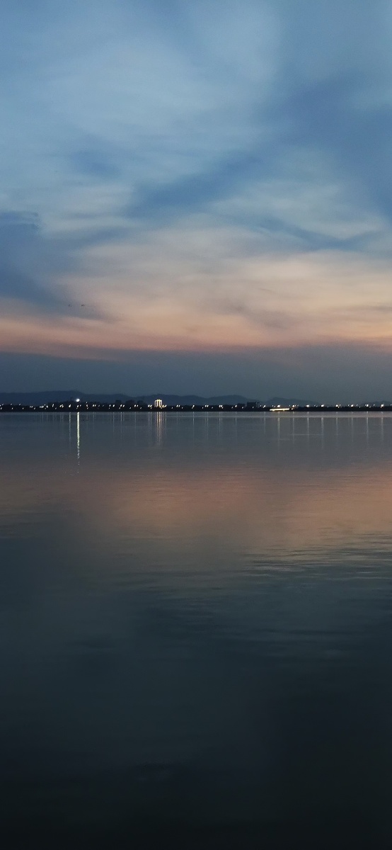 雅博渡口的等待 - 图虫