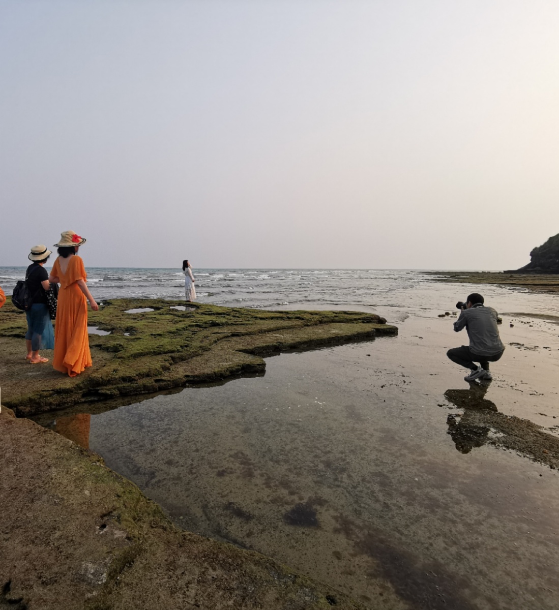 北海涠洲岛滴水丹屏五彩石滩拍照是个技术活