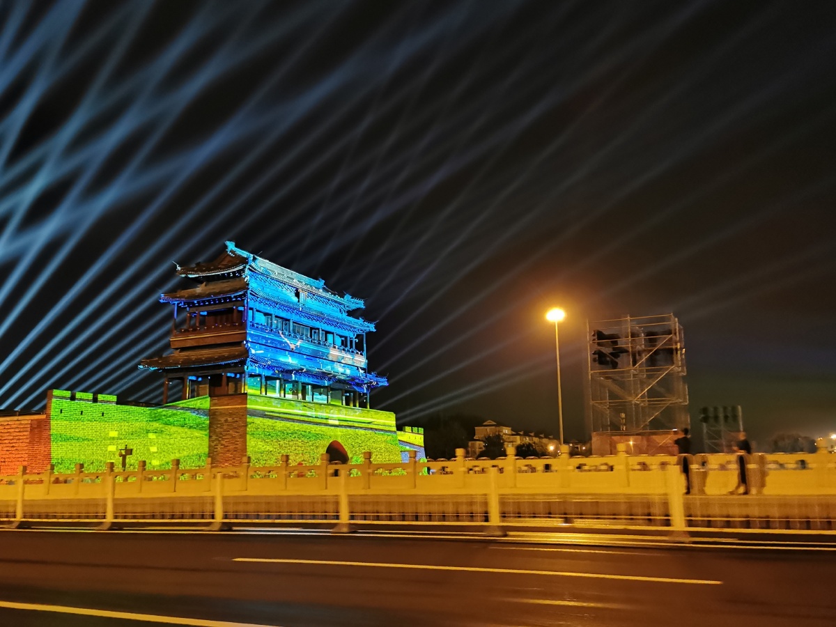 国庆前夕北京永定门城楼演绎灯光秀为祖国庆生