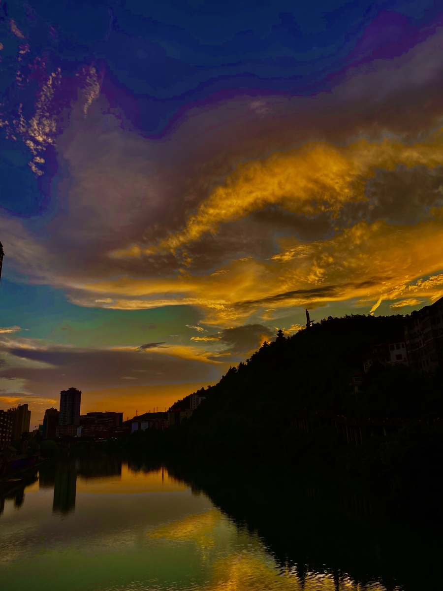 傍晚有了傍晚的样子人生却一塌糊涂我们还是该上进