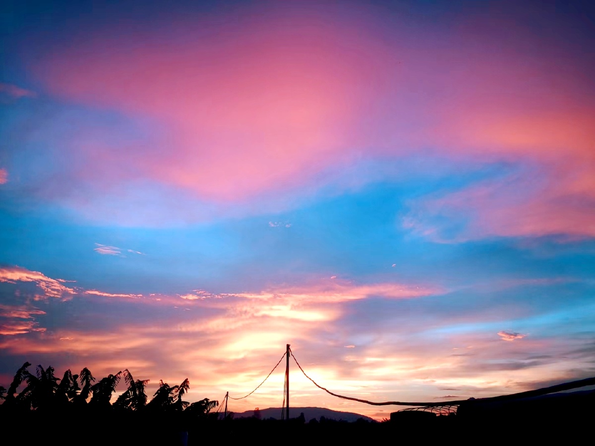 五彩云天际线晚上云霞天空