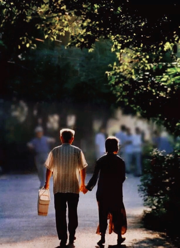 牵手一生到暮年