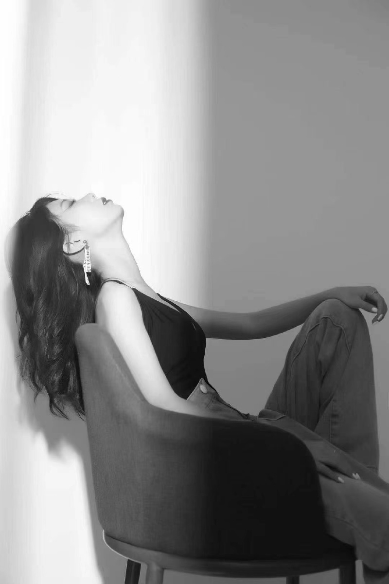 暗色系一种冷艳的美冷色调人像美女