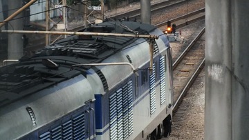 933543