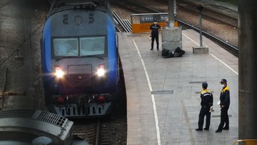 933563