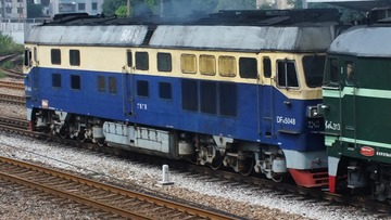 923581