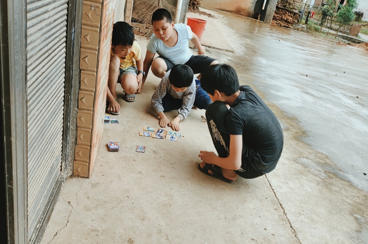 小时候玩的卡片升级了