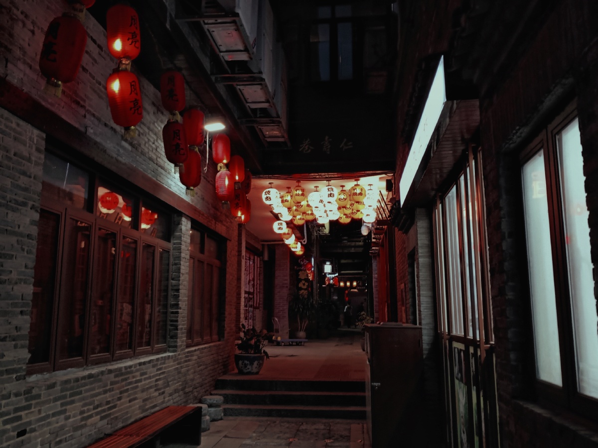 夜间古巷