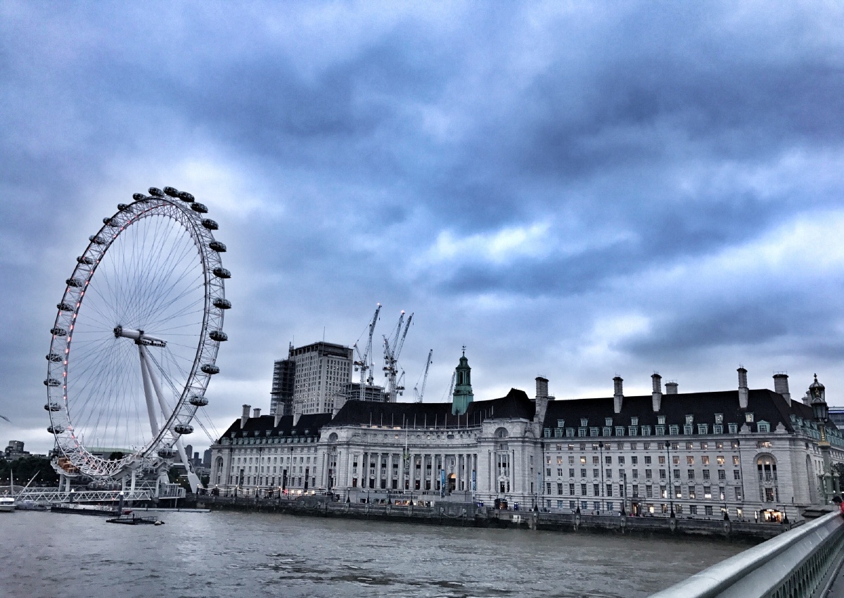 westminster bridge边的伦敦眼和大本钟
