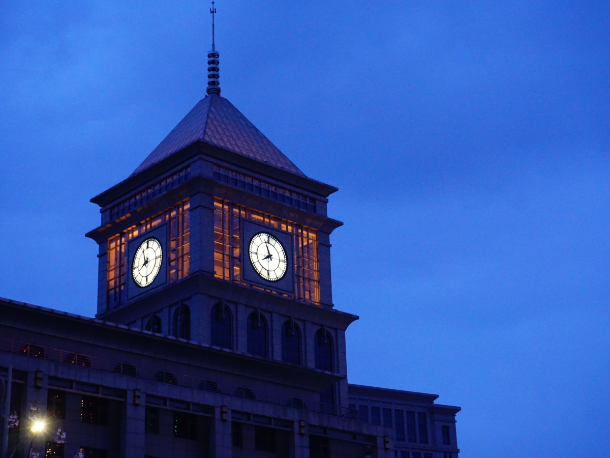 钟楼建筑天空晚上    打开微信,使用"扫一扫"即可将网页分享之朋友圈