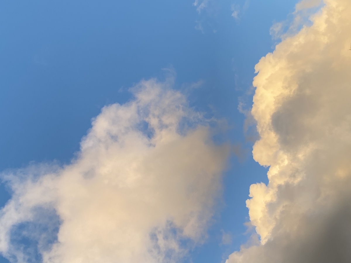 夏天的天空甜甜的恋爱#壁纸#背景图 - 靓靓图主 - 图虫