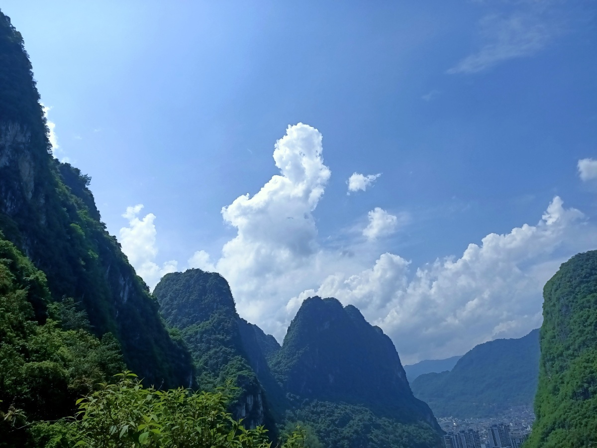 仙女云细看像娇羞的古典少女