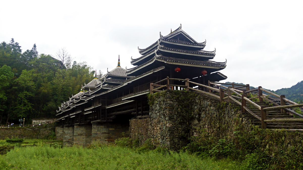 柳州三江县春日程阳风雨桥(永济桥)桥头侧面