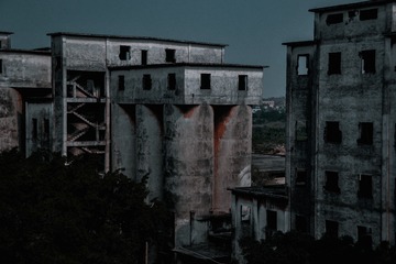 56169