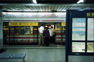 820082