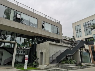 2368425