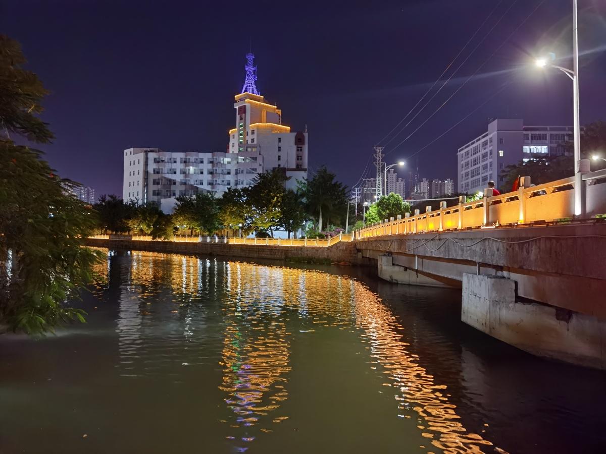 夜晚的人民公园景色格外美