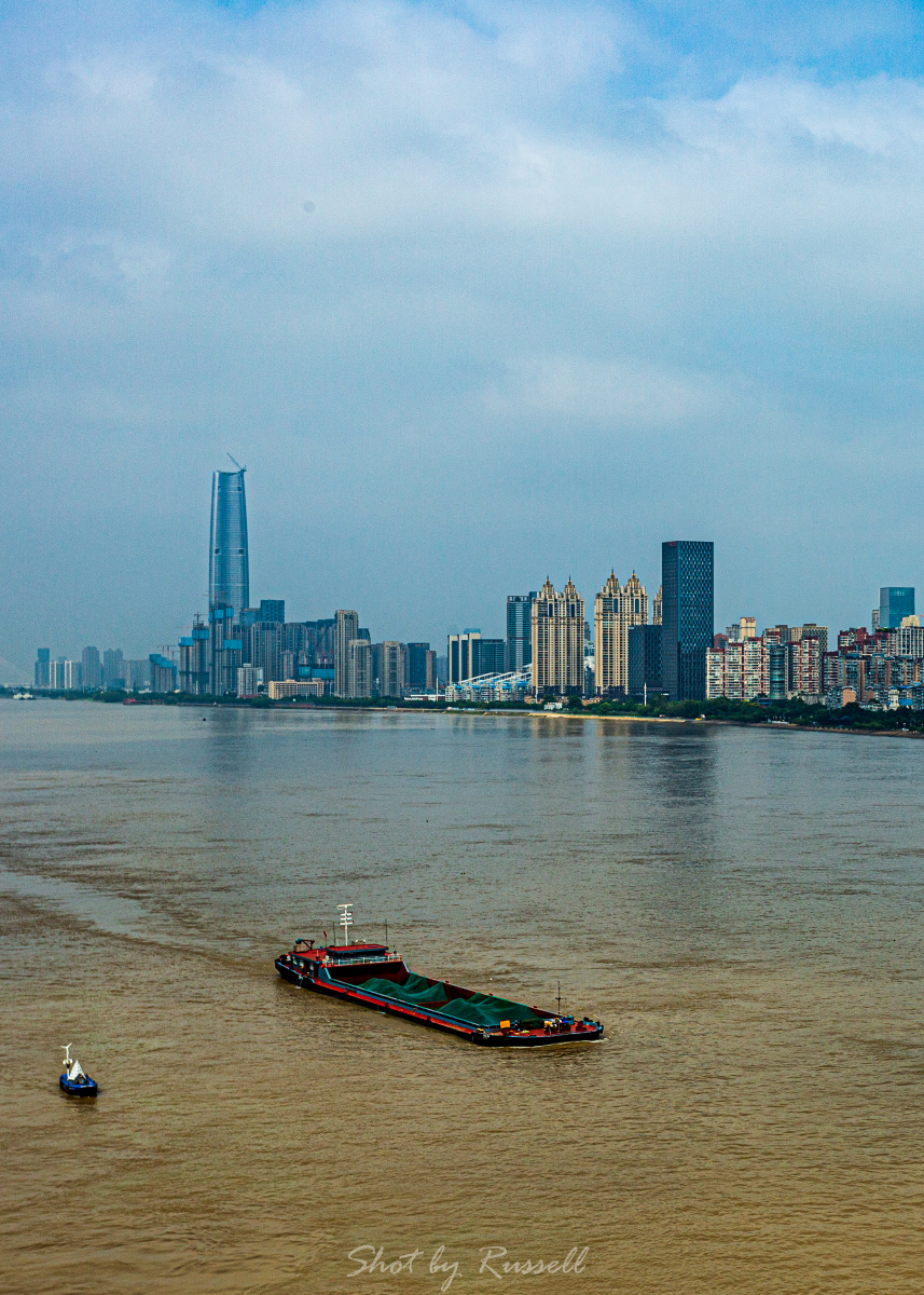 漫步武汉长江大桥感受江城无边盛景