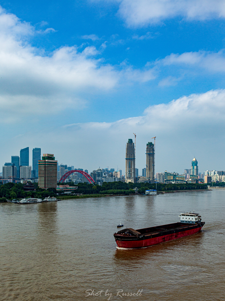 漫步武汉长江大桥感受江城无边盛景