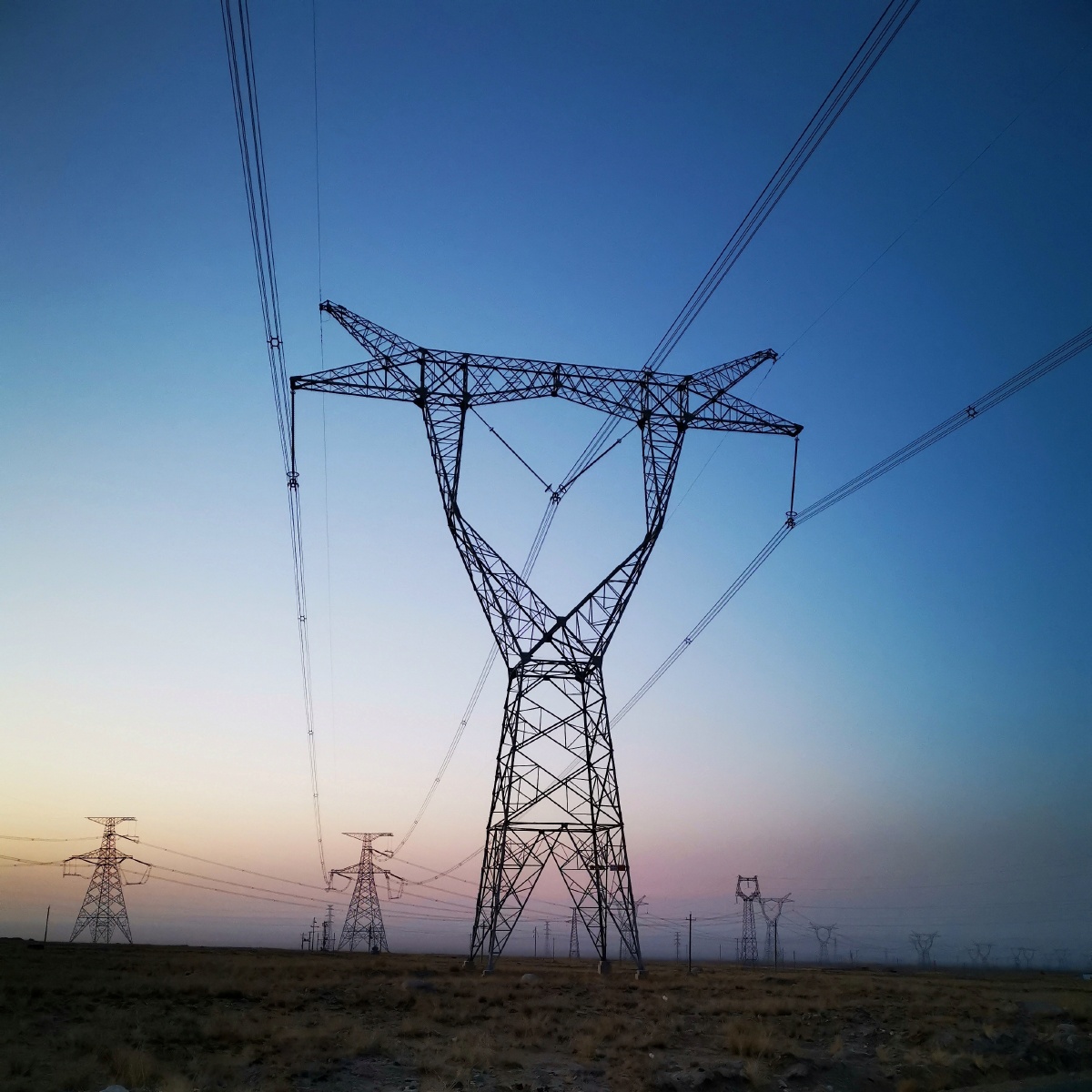 过来越来越强大电网密布特高压线路的密集