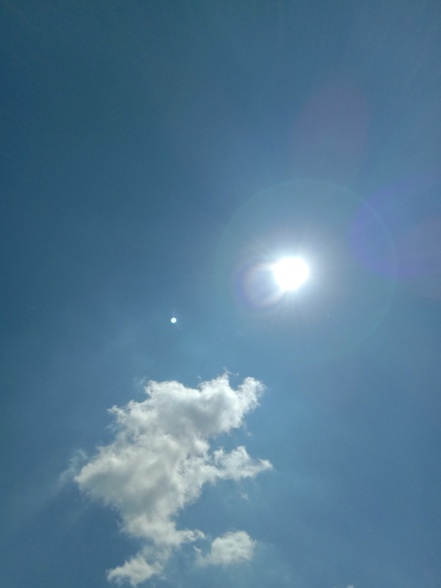 吉林天空三个太阳 专家:幻日是冰晶折射所形成_科技_资讯_乐活信息