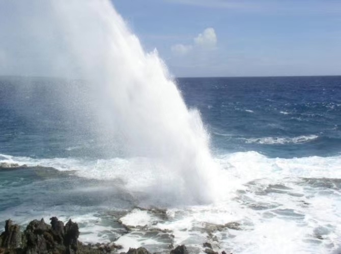 大自然里鬼斧神雕的大海天然喷泉