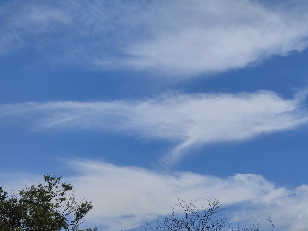 幽蓝的天空白云朵朵78愿雨后彩虹更绚丽多彩记录生活点滴