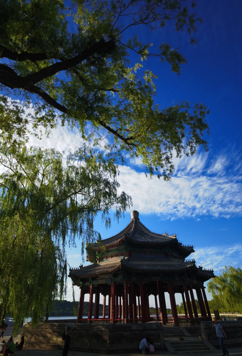 气派的颐和园廓如亭