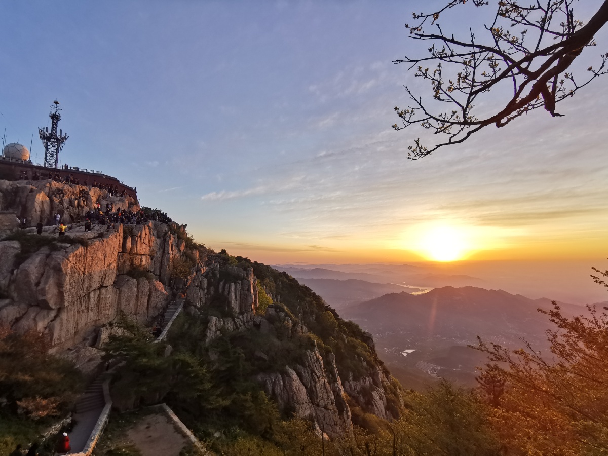 泰山日出东方